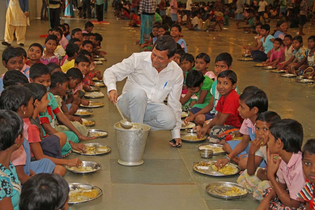 Achyuta Samanta Feeding to children