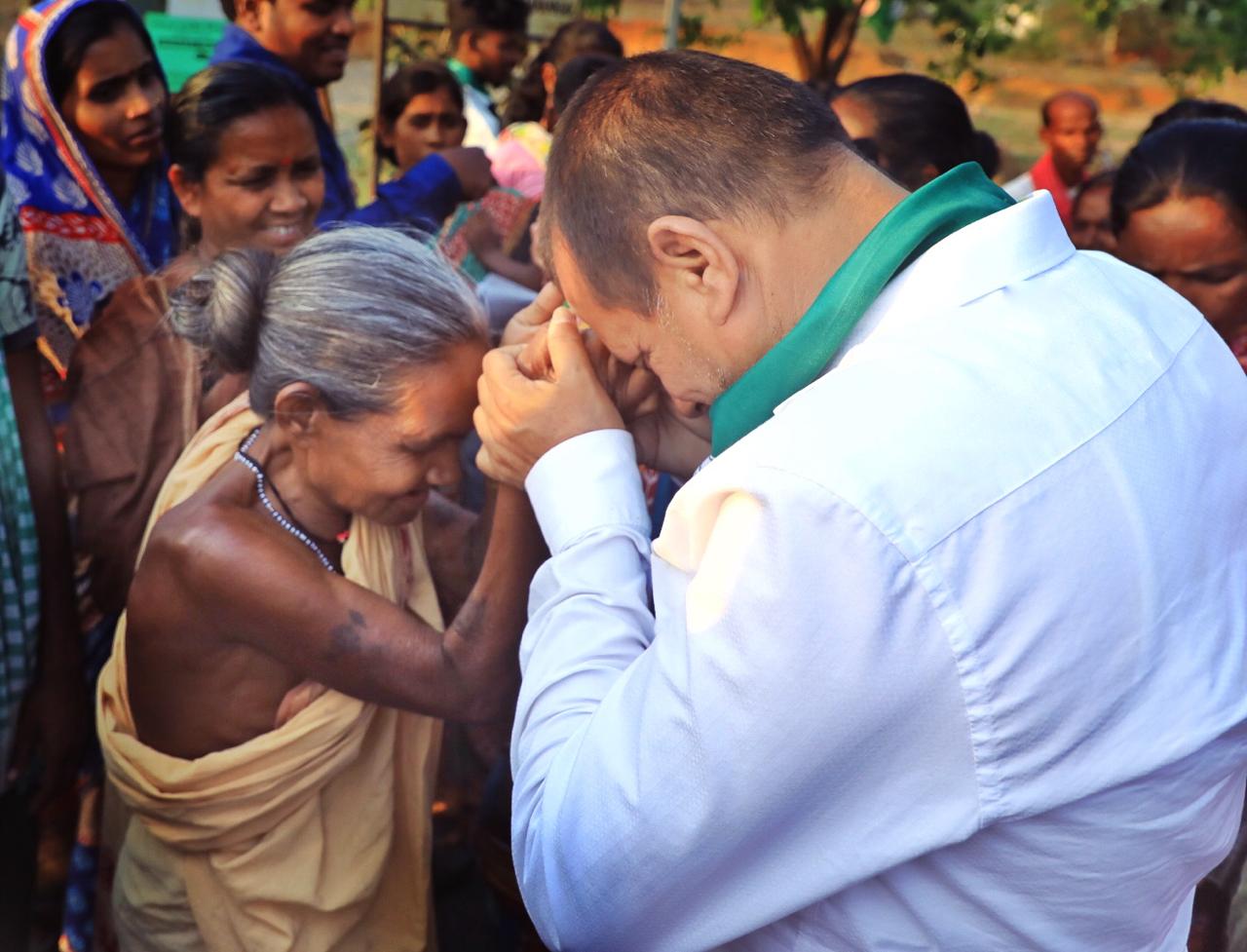 AChyuta Samanta with Olda Woman at Kandhamal