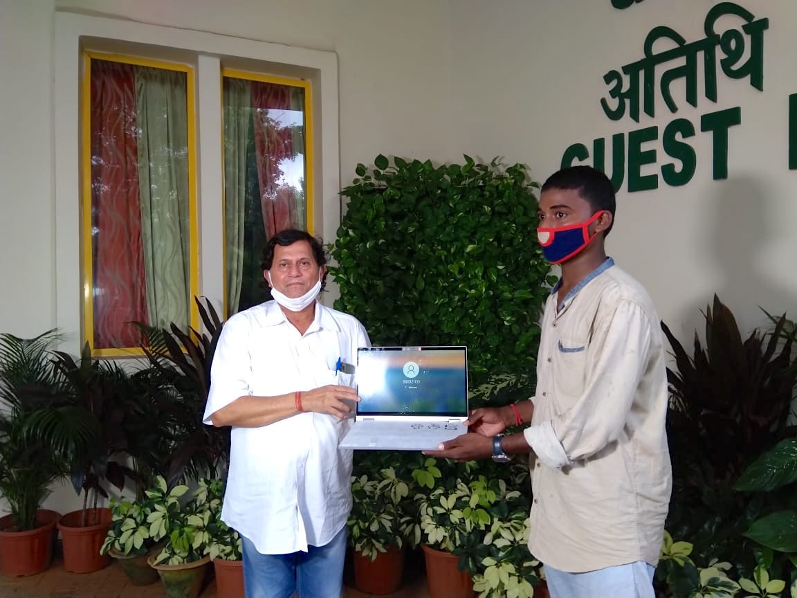 Achyuta Samanta helps Rahul Mahat at KIIT University